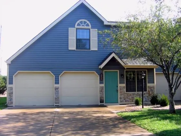 1452 Brighton Cir, Lawrence, KS 66049