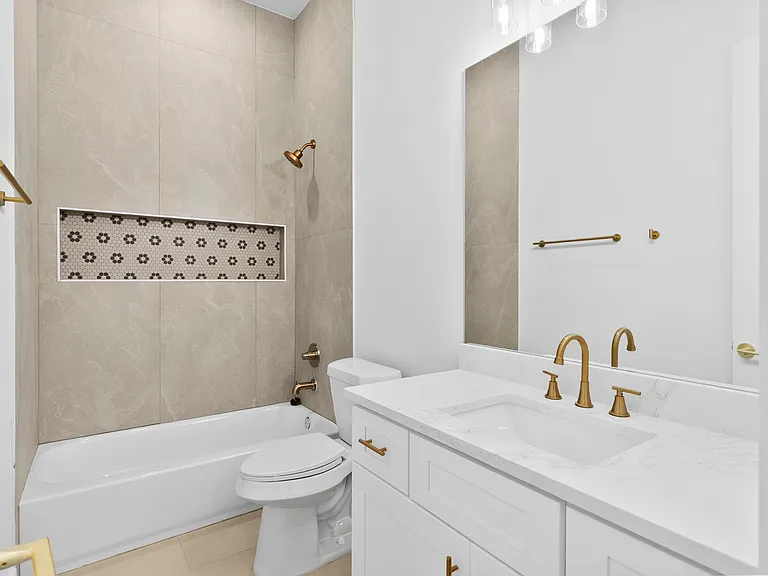 821 N Loop Fwy #821B — Photo 21