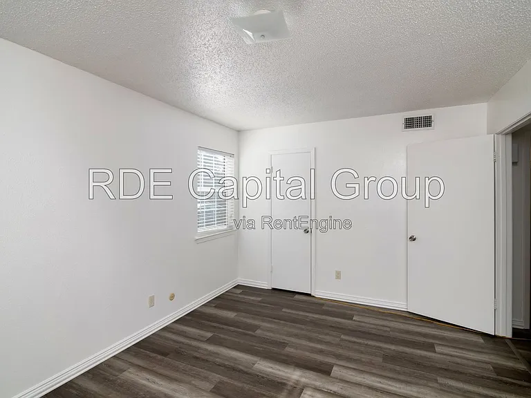 7040 Glenview Dr #29 — Photo 6
