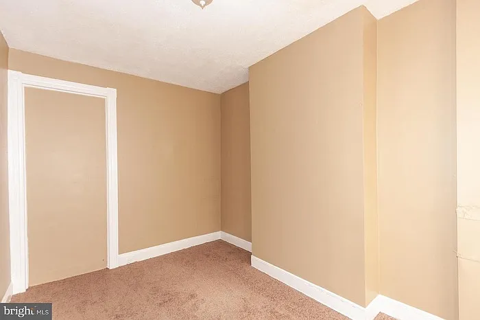 2400 W Baltimore St — Photo 3