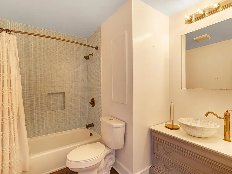 1826 Eastwood Ln — Photo 15