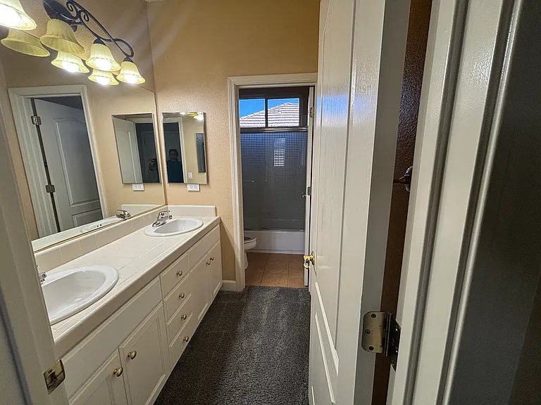 4800 Village Green Dr — Photo 19