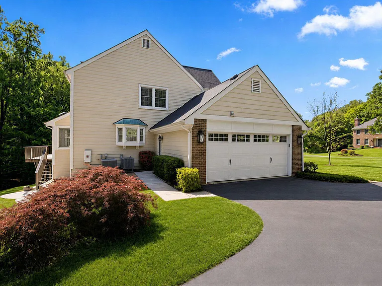 6609 Heidi Ct — Photo 68