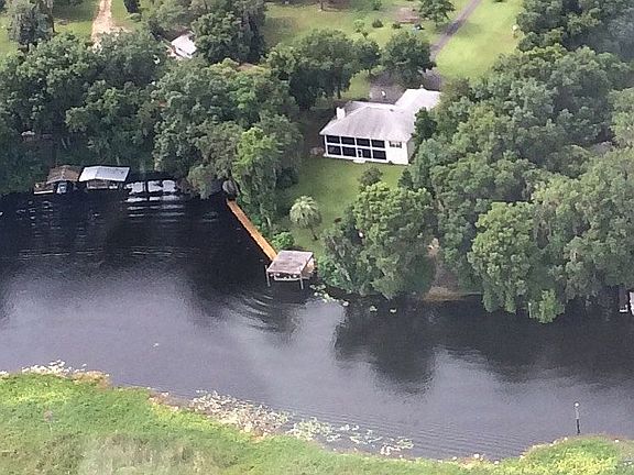 House/dock/riverwalk 