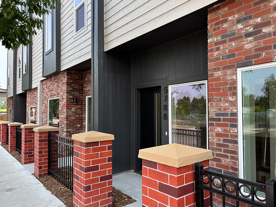 5770-5788 W 38th Ave
