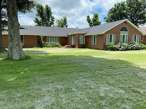 205 W Riverside Dr