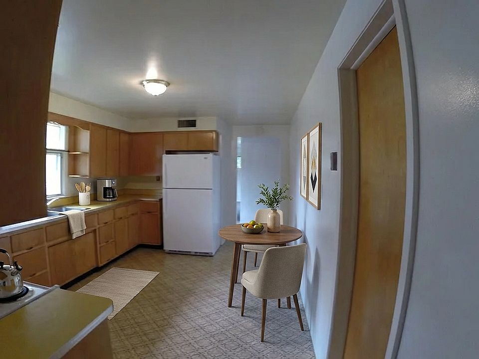 2nd image of 916 W Carson St