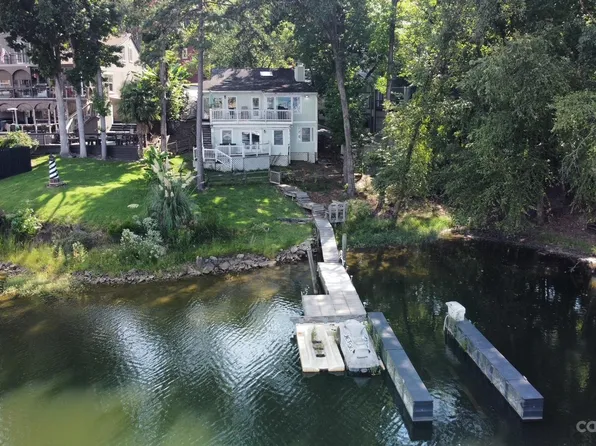 27055 Catamaran Dr, Tega Cay, SC 29708