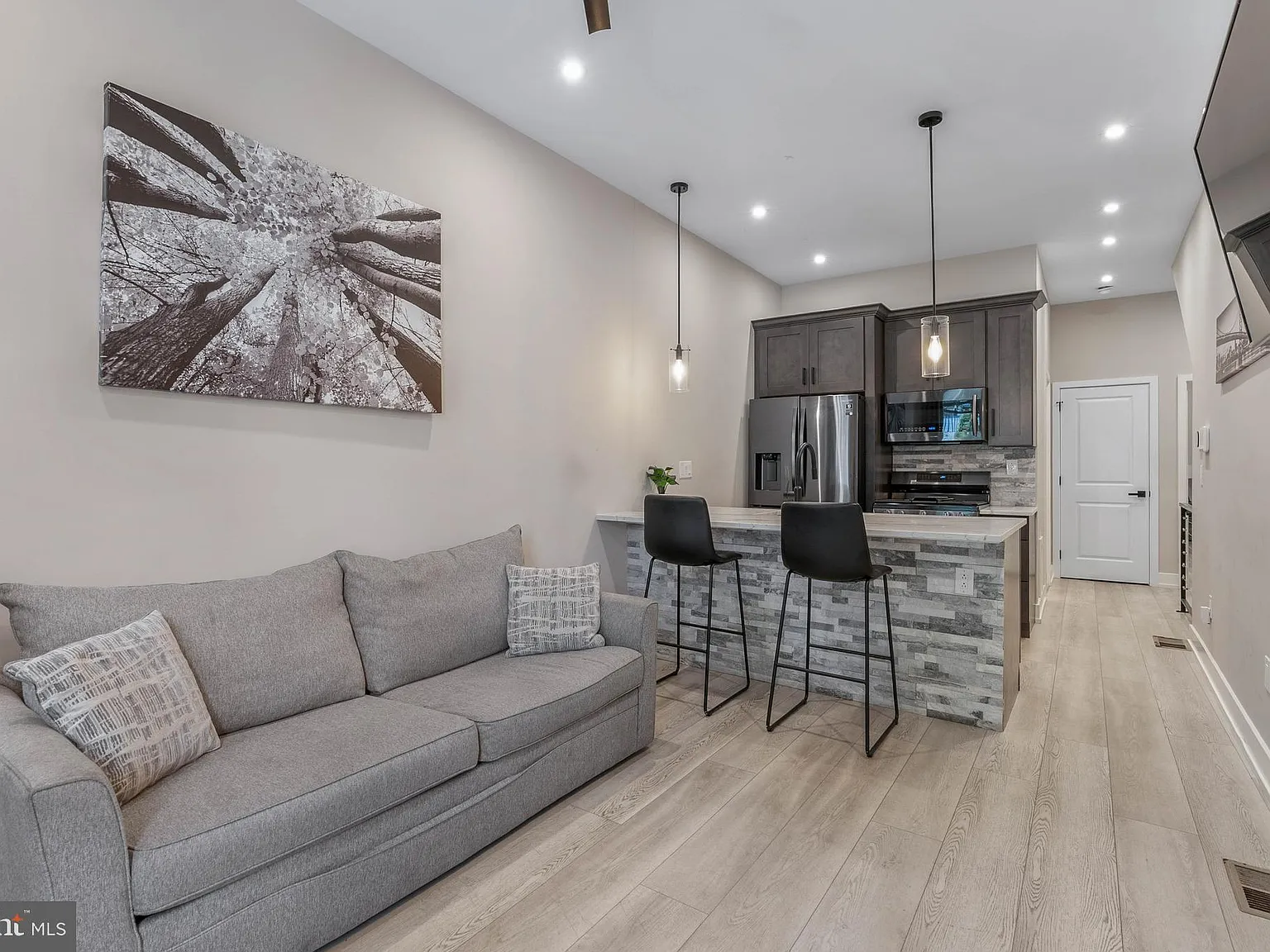 2 bed, 1013 sqft, $2,895 — Photo 1