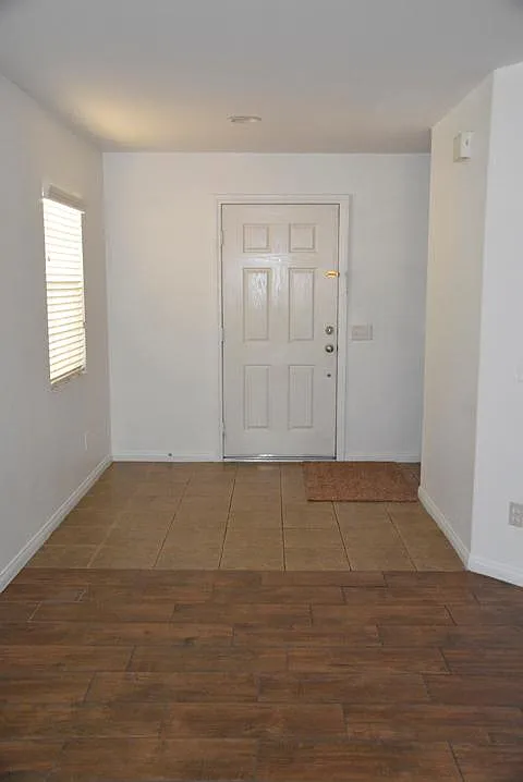 4 bed, 2.5 bath, 2876 sqft, $2,800 — Photo 3
