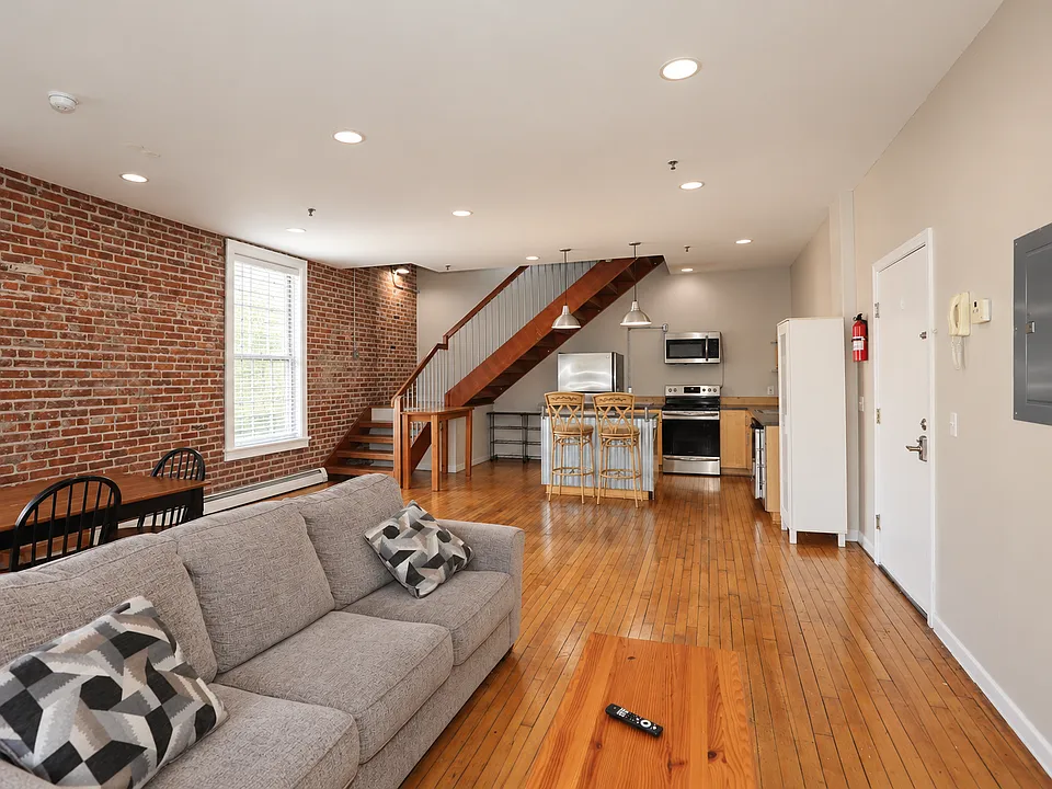 74 Carroll St #1