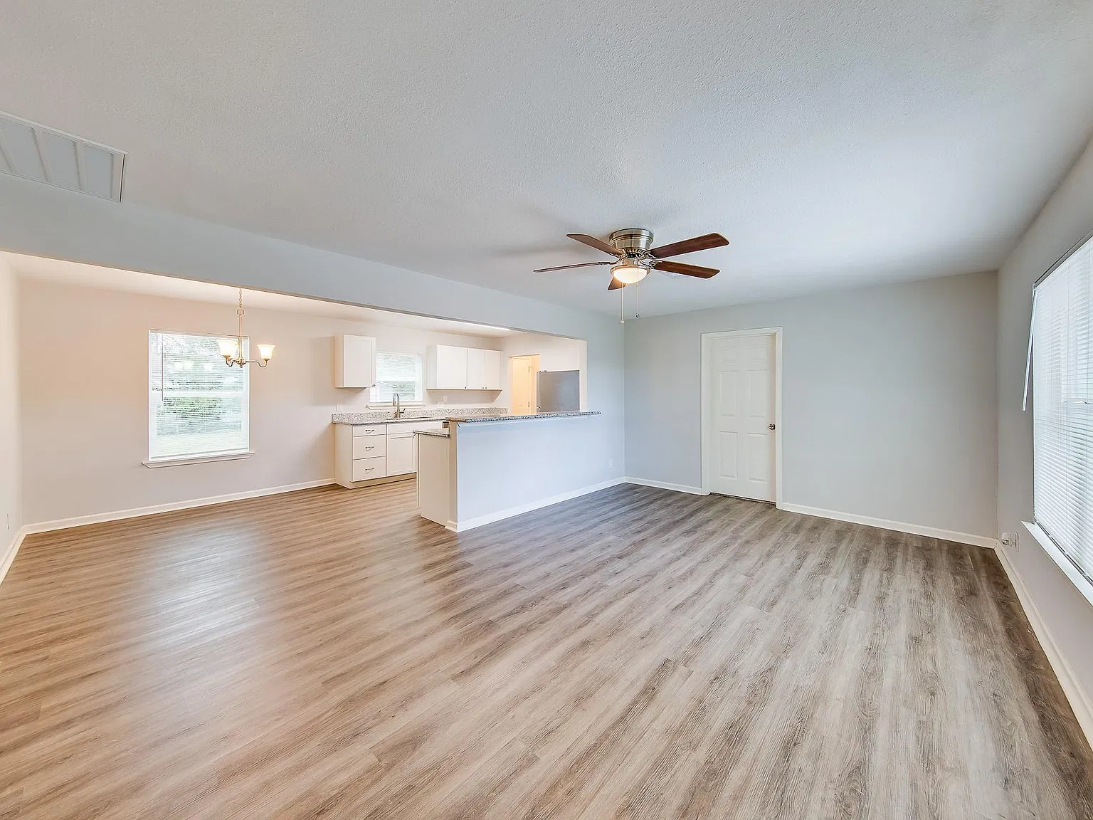 3 bed, 2.0 bath, 1768 sqft, $1,750 — Photo 2
