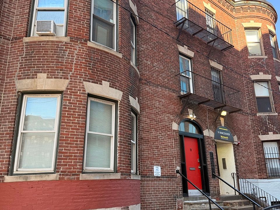 1st image of 11 Vancouver St #2