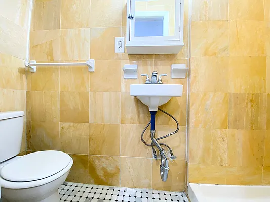 Rented by Bond New York | media 9