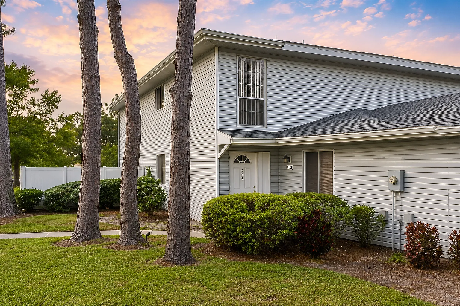 2 bed, 1.5 bath, 909 sqft, $1,700 — Photo 1