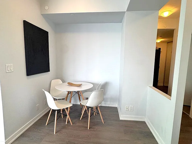 609 Avenue Rd #1606 — Photo 3