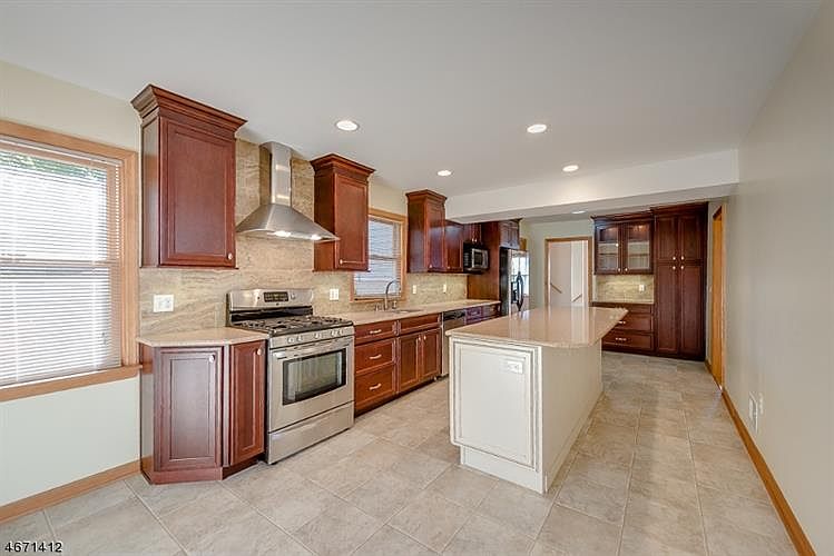 1st image of 14 Belmont Dr