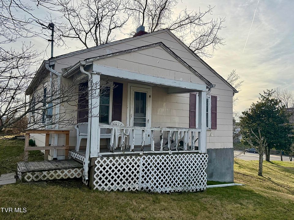 1st image of 624 Maple St