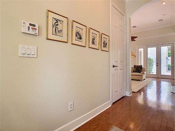 4th image of 1319 Chapman Cir