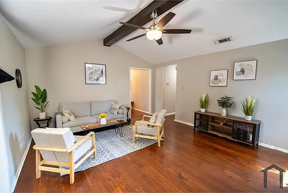 4 bed, 1660 sqft, $2,880 — Photo 4