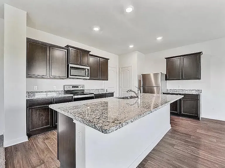 129 Fairfax Ln — Photo 1