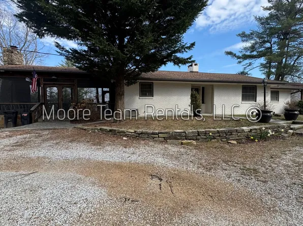 1032 Brightwater Dr, Hendersonville, NC 28739