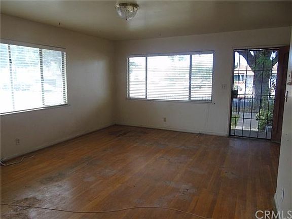 2nd image of 1632 W Wilshire Ave