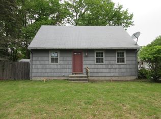 11 Friar Tuck Ln, Oxford, MA 01540