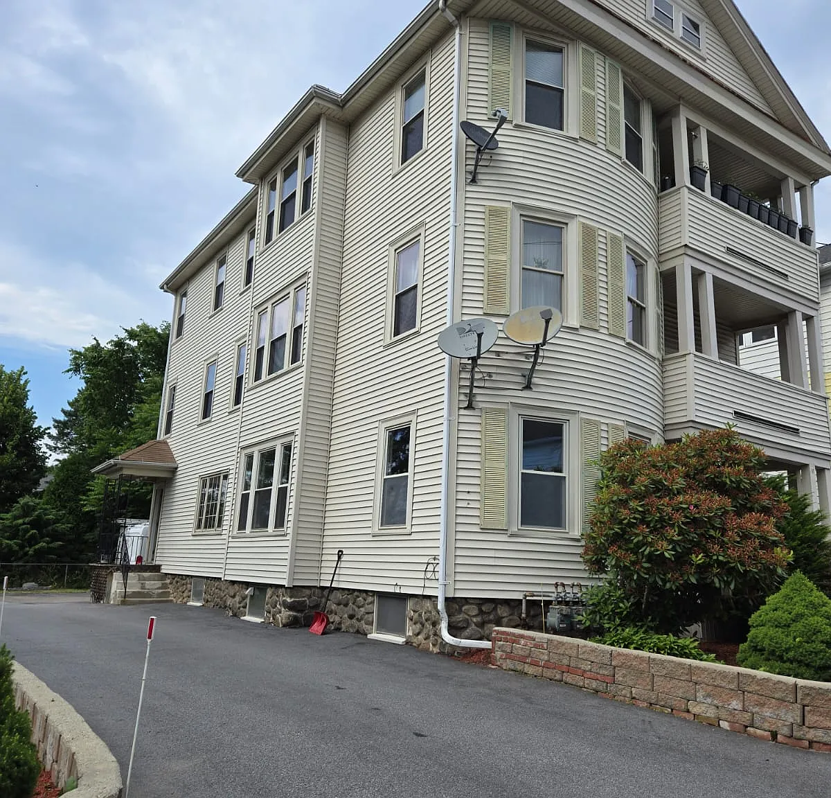 9 Greendale Ave — Photo 1