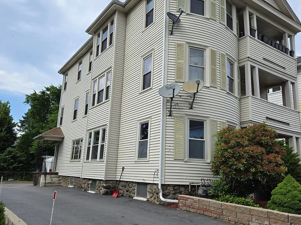 9 Greendale Ave #1