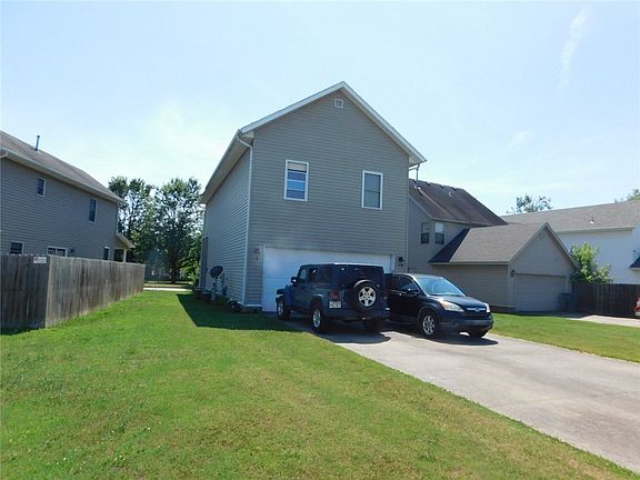5th image of 3526 W Belmont Cir