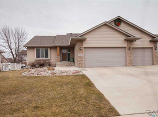 704 W Shady Hill St, Sioux Falls, SD 57108