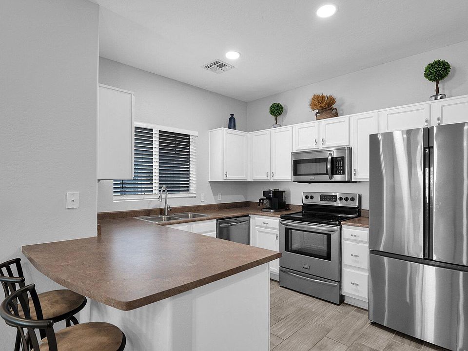 1st image of 805 S SYCAMORE -- #114