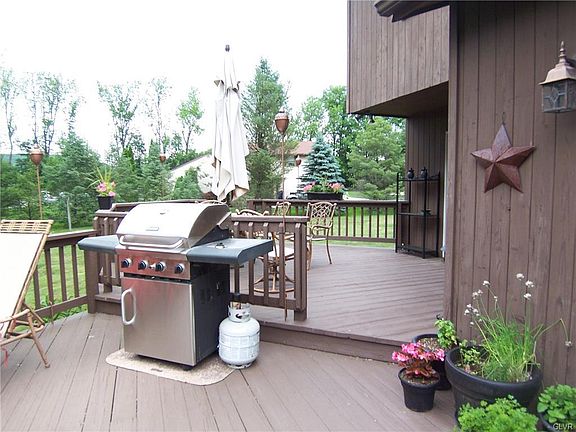 2nd image of 1039 Honeysuckle Dr