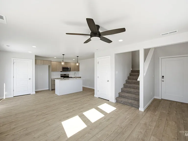 10863 Greensboro St — Photo 8