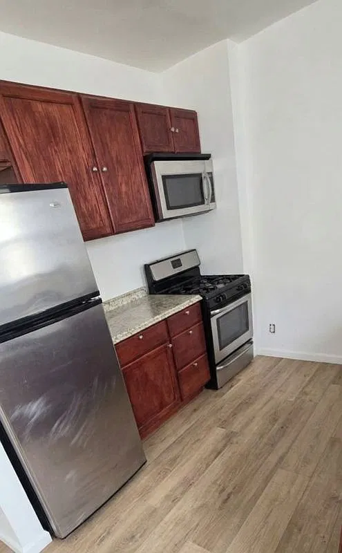 2 bed, 1.0 bath, 900 sqft, $2,500 — Photo 1