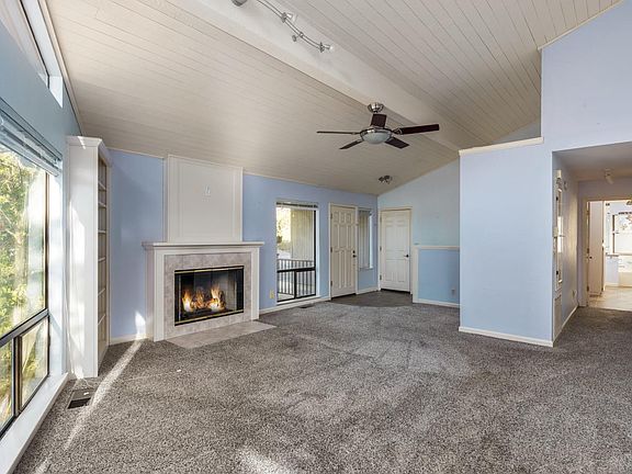 3rd image of 11868 Goldfinch Ct