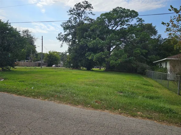 2420 Sycamore Ave, Bay City, TX 77414