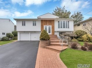 2812 Covered Ridge Rd, Merrick, NY 11566