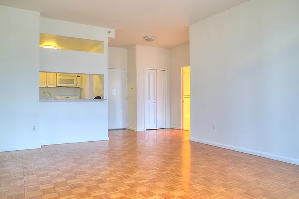 Rented by Addison Property Group | media 8