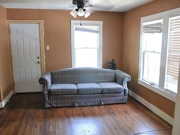 3rd image of 1523 S Robertson Ave