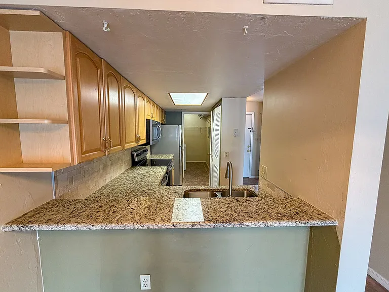1662 SW 16th St — Photo 5
