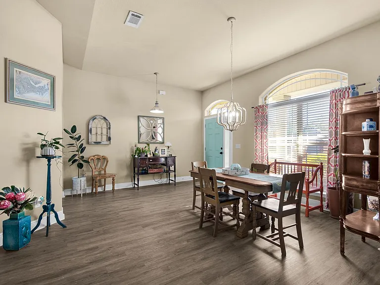 6165 Winchester Cir — Photo 6