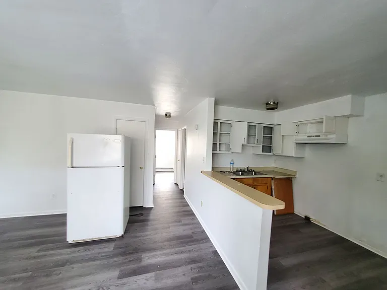 6241 Alexander St — Photo 8