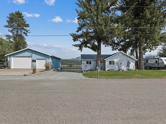 3rd image of 692 Yergens Rd