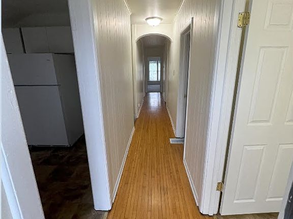 3rd image of 159 1/2 S Jackson St
