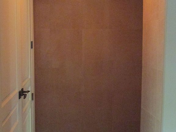 Foyer/Large Closet