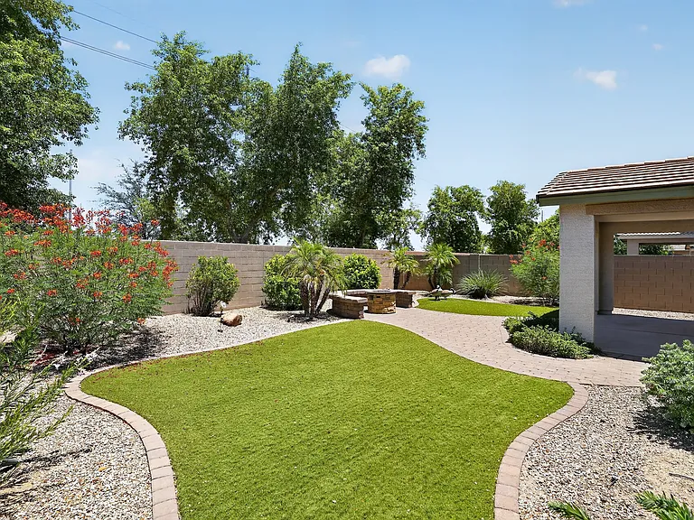 15772 W Shaw Butte Dr — Photo 2