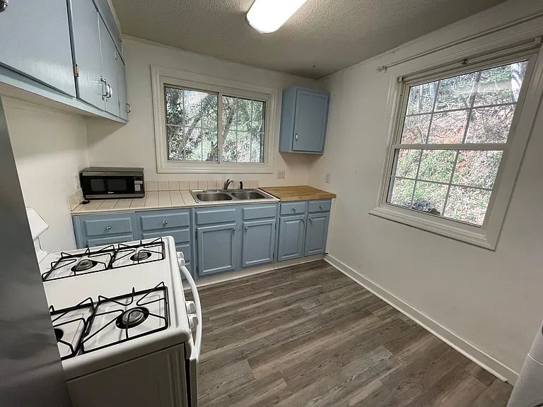 300 New Haw Creek Rd #B — Photo 7