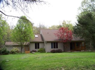 195 Sawmill Rd, Pocono Lake, PA 18347